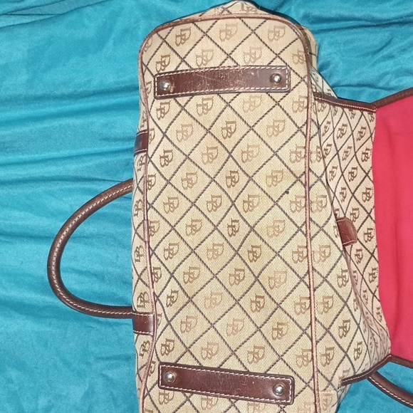 Authentic Dooney & Bourke lg purse in really nice excellent condition!! - Picture 6 of 9